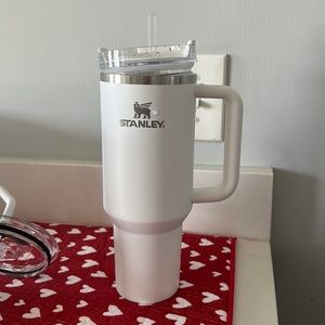 40oz Stanley Cup (sour cream) h2.0